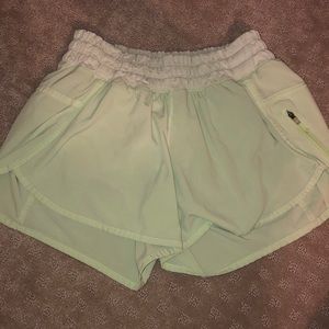 Lululemon Tracker Shorts 4” Size 6